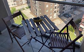 New Modern Rooftop Apartment-Free Private Parking