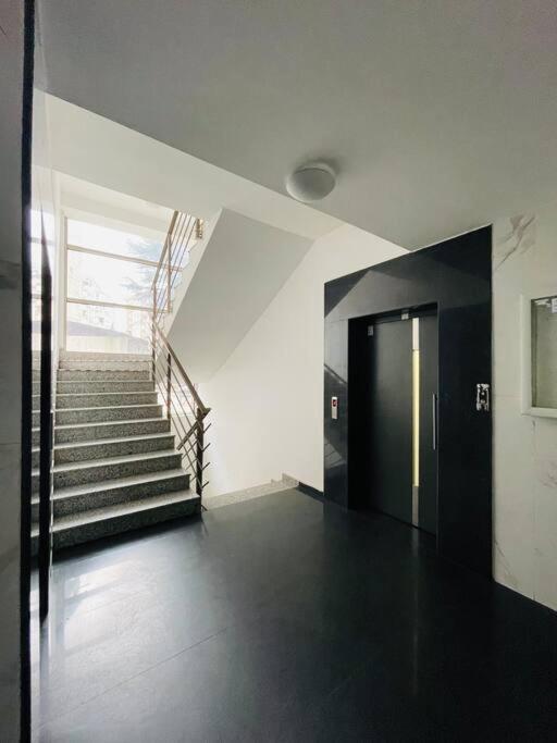 New Modern Rooftop Apartment-Free Private Parking Skopje Zewnętrze zdjęcie